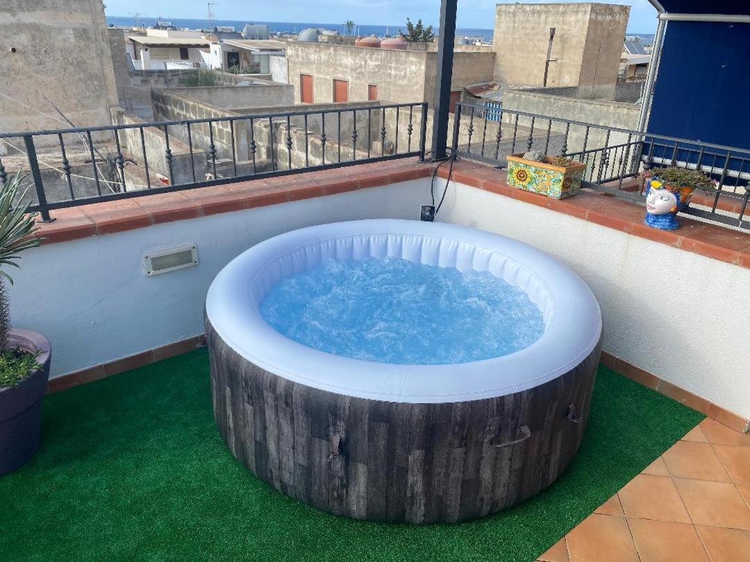 Apartment With Terraces And Private Jacuzzi - San Vito 400M From Beach Сан-Вито-Ло-Капо Экстерьер фото